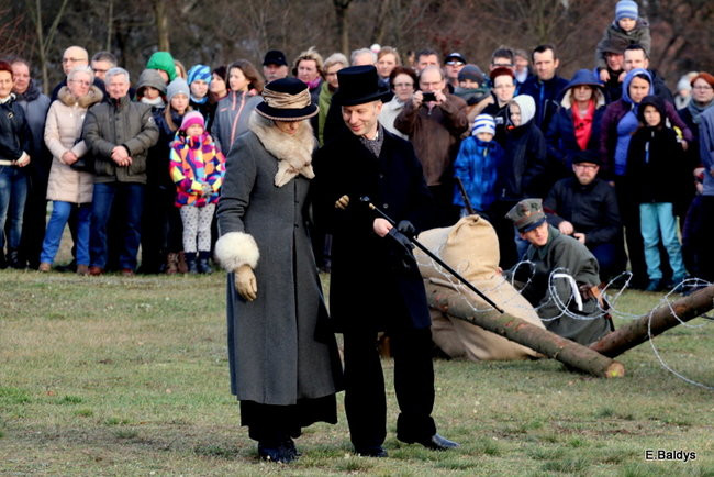 Powstańcy dopingowani przez setki widzów (zdjęcia)