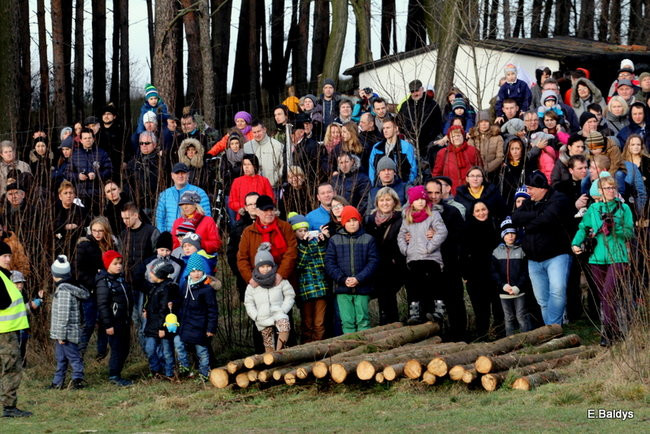 Powstańcy dopingowani przez setki widzów (zdjęcia)