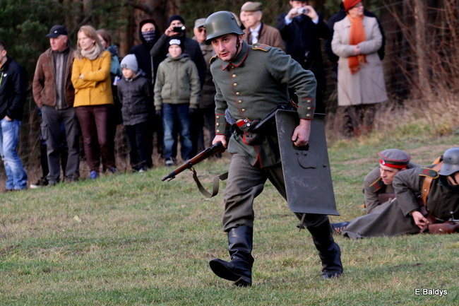 Powstańcy dopingowani przez setki widzów (zdjęcia)
