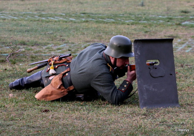 Powstańcy dopingowani przez setki widzów (zdjęcia)