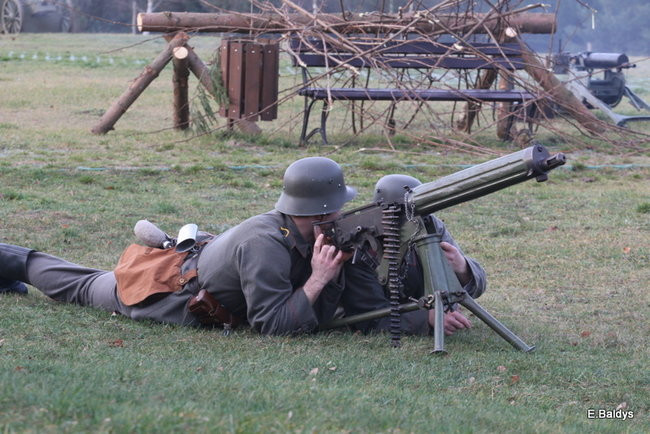 Powstańcy dopingowani przez setki widzów (zdjęcia)