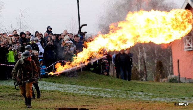 Powstańcy dopingowani przez setki widzów (zdjęcia)