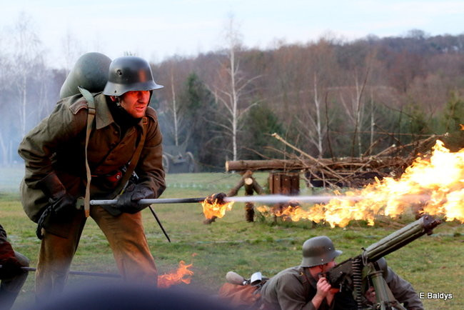 Powstańcy dopingowani przez setki widzów (zdjęcia)