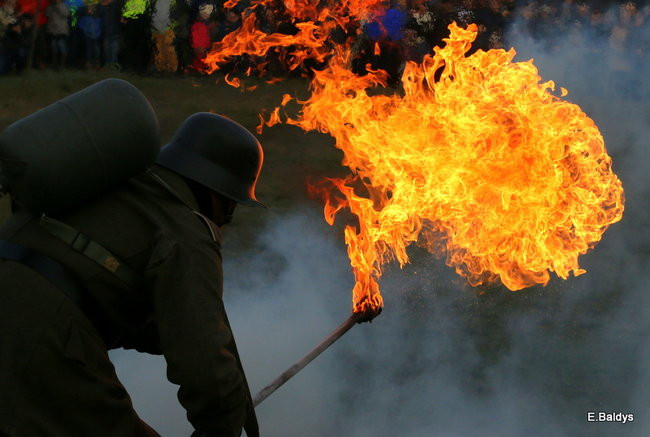 Powstańcy dopingowani przez setki widzów (zdjęcia)