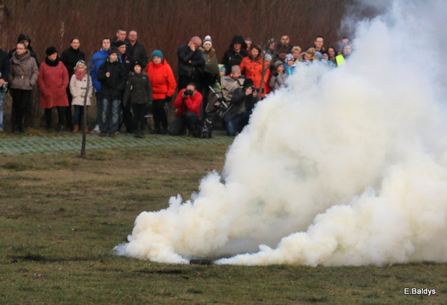Powstańcy dopingowani przez setki widzów (zdjęcia)