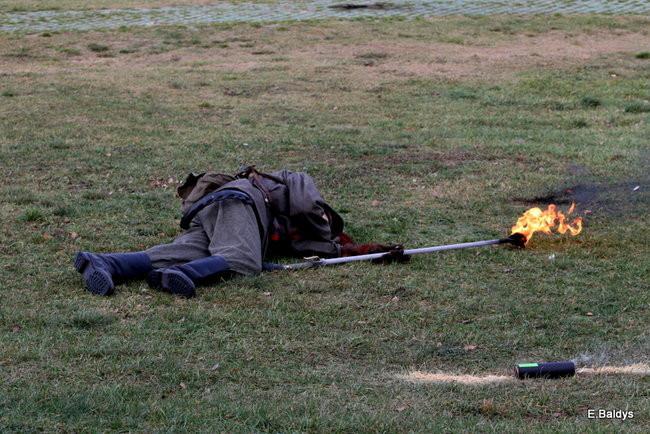 Powstańcy dopingowani przez setki widzów (zdjęcia)