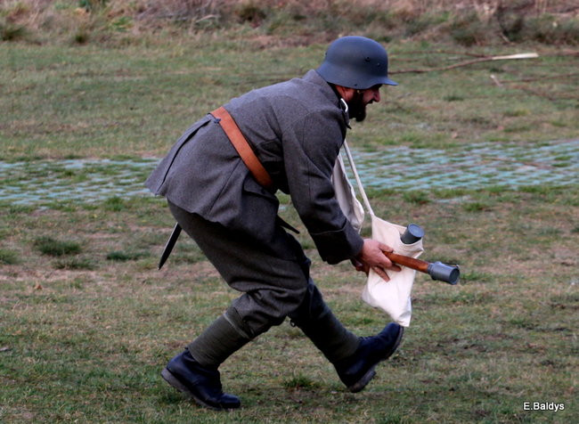 Powstańcy dopingowani przez setki widzów (zdjęcia)