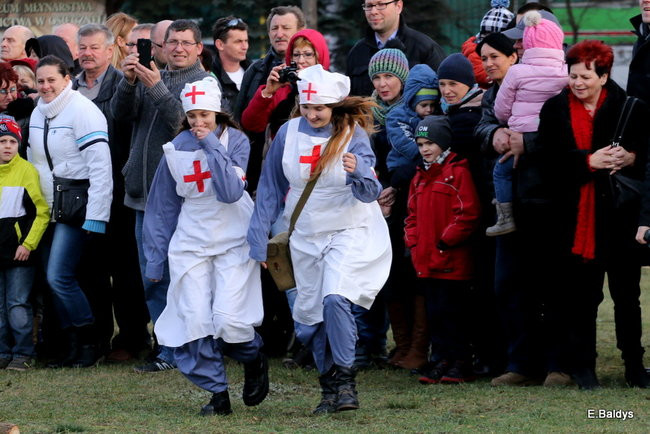 Powstańcy dopingowani przez setki widzów (zdjęcia)
