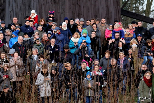 Powstańcy dopingowani przez setki widzów (zdjęcia)