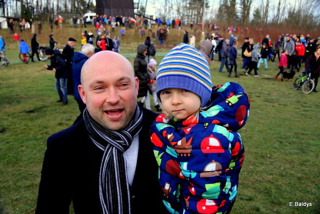 Powstańcy dopingowani przez setki widzów (zdjęcia)