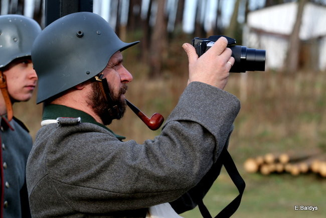 Powstańcy dopingowani przez setki widzów (zdjęcia)