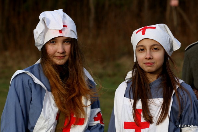 Powstańcy dopingowani przez setki widzów (zdjęcia)