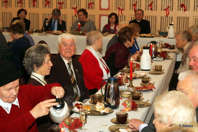 Sybiracy łamali się opłatkiem (zdjęcia)