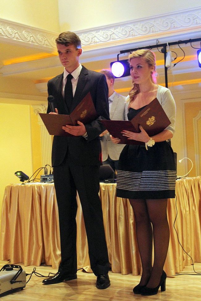 Studniówkowa zabawa w Rawiczu (zdjęcia)