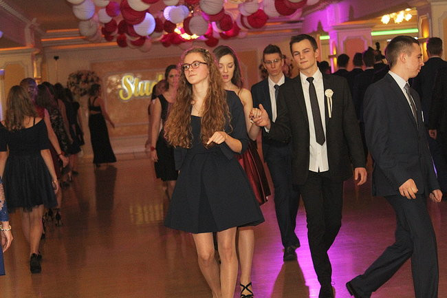 Studniówkowa zabawa w Rawiczu (zdjęcia)