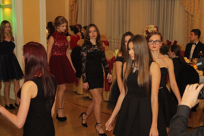 Studniówkowa zabawa w Rawiczu (zdjęcia)