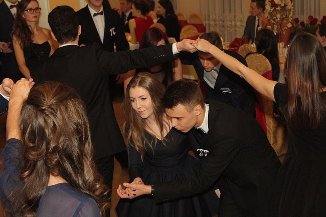 Studniówkowa zabawa w Rawiczu (zdjęcia)