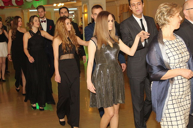 Studniówkowa zabawa w Rawiczu (zdjęcia)