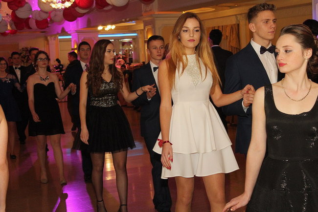 Studniówkowa zabawa w Rawiczu (zdjęcia)