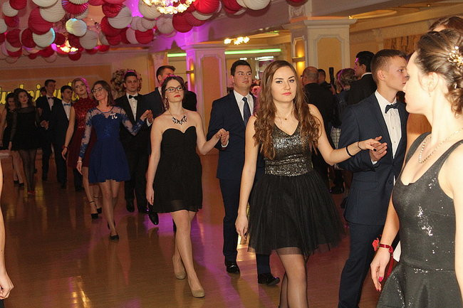 Studniówkowa zabawa w Rawiczu (zdjęcia)