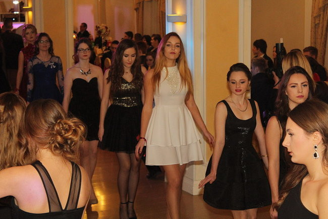 Studniówkowa zabawa w Rawiczu (zdjęcia)