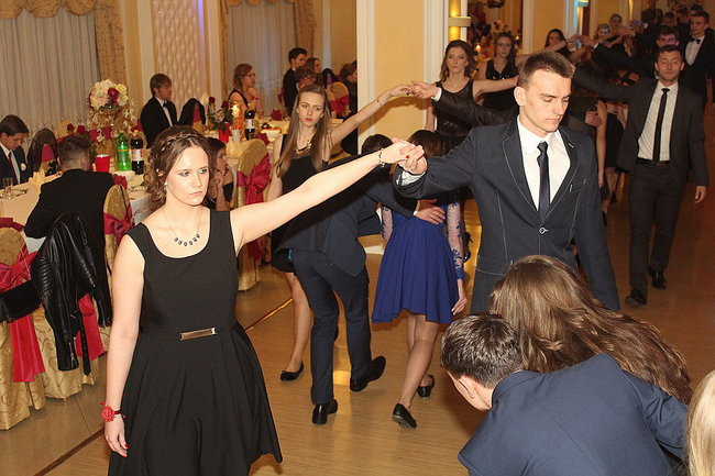 Studniówkowa zabawa w Rawiczu (zdjęcia)