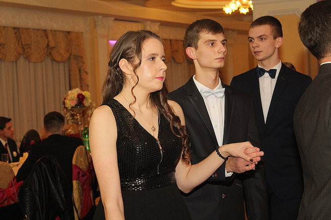 Studniówkowa zabawa w Rawiczu (zdjęcia)