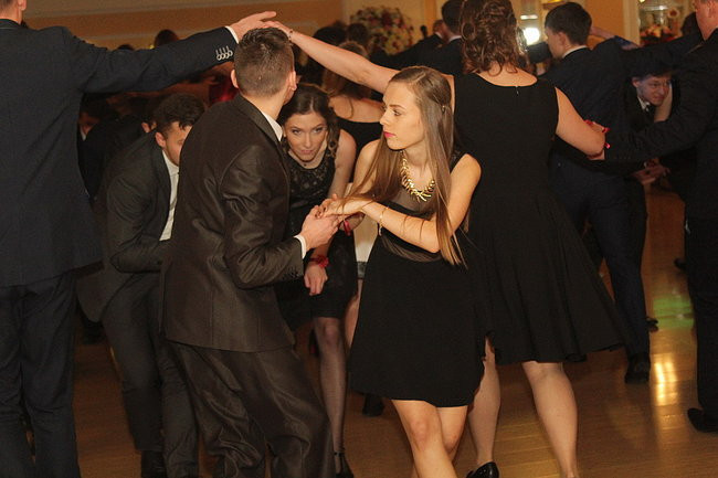 Studniówkowa zabawa w Rawiczu (zdjęcia)