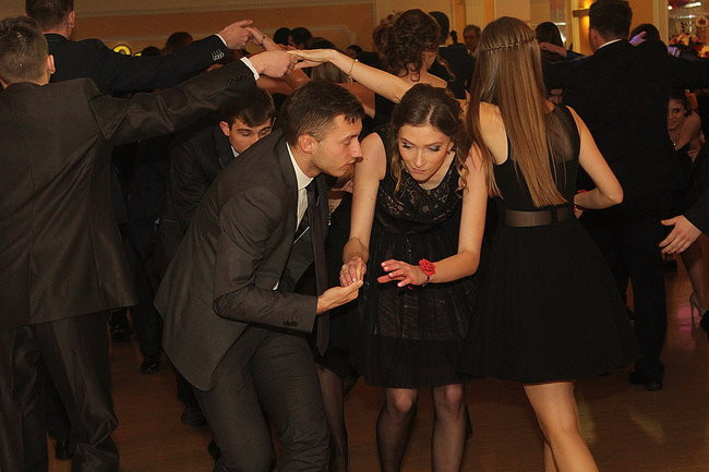 Studniówkowa zabawa w Rawiczu (zdjęcia)