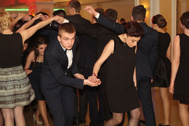 Studniówkowa zabawa w Rawiczu (zdjęcia)