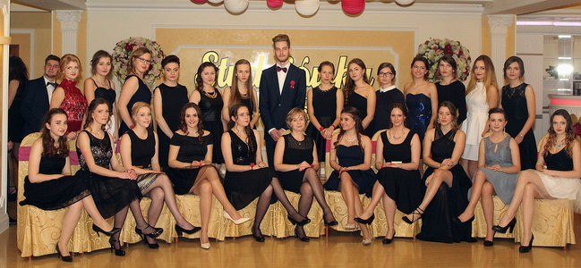 Studniówkowa zabawa w Rawiczu (zdjęcia)