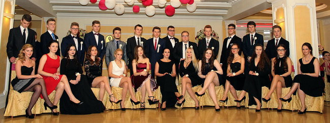 Studniówkowa zabawa w Rawiczu (zdjęcia)