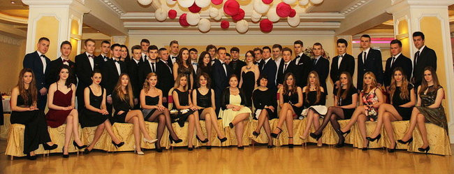 Studniówkowa zabawa w Rawiczu (zdjęcia)