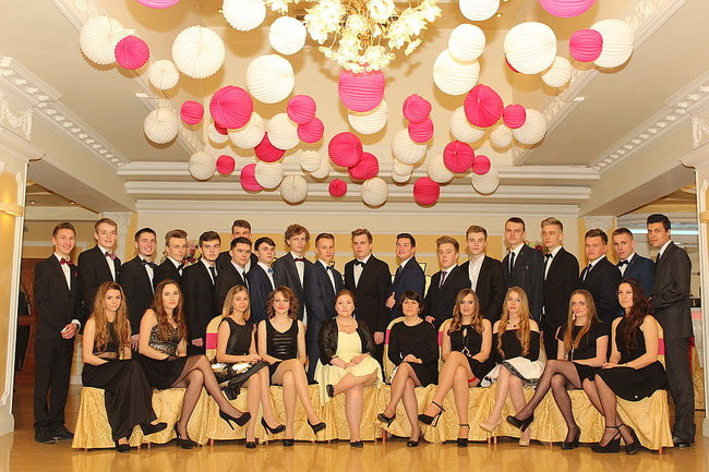 Studniówkowa zabawa w Rawiczu (zdjęcia)