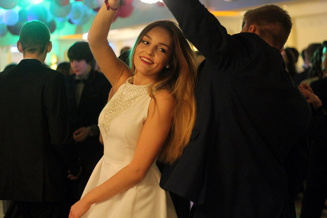 Studniówkowa zabawa w Rawiczu (zdjęcia)