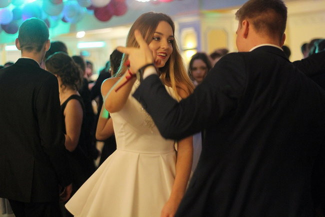 Studniówkowa zabawa w Rawiczu (zdjęcia)