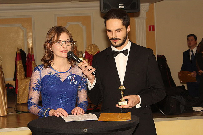 Studniówkowa zabawa w Rawiczu (zdjęcia)