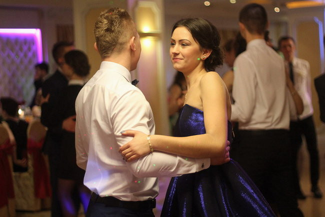 Studniówkowa zabawa w Rawiczu (zdjęcia)