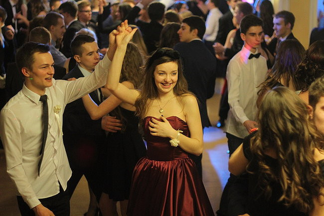 Studniówkowa zabawa w Rawiczu (zdjęcia)