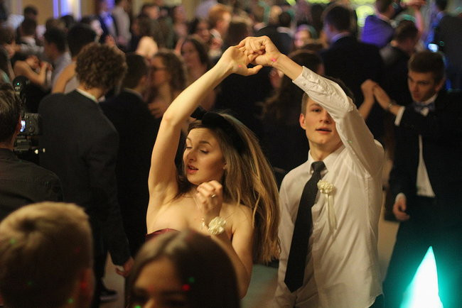 Studniówkowa zabawa w Rawiczu (zdjęcia)