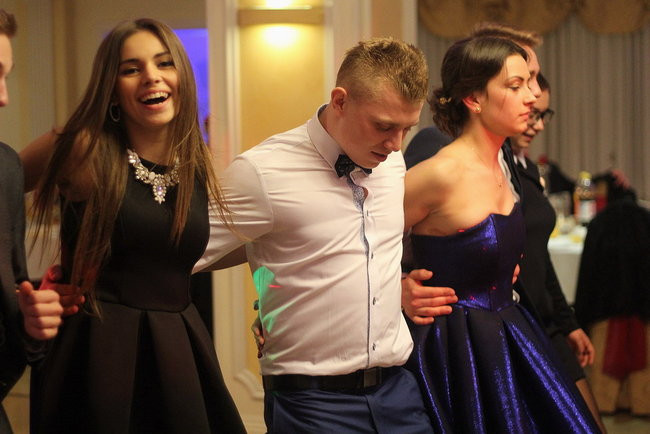 Studniówkowa zabawa w Rawiczu (zdjęcia)