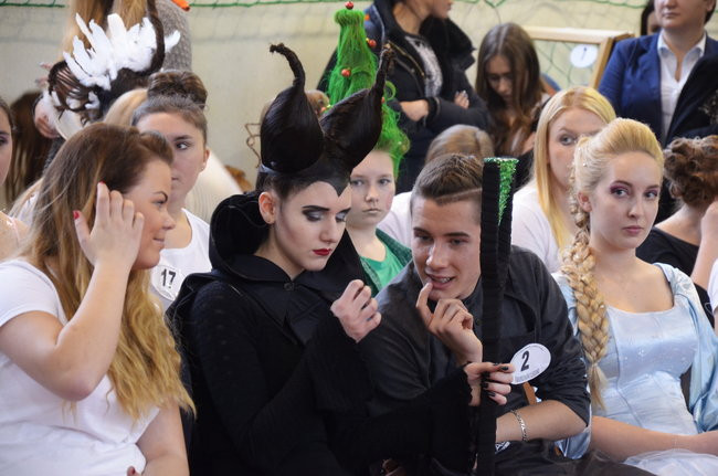 Zwyciężyła fryzura w kształcie łabędzia (zdjęcia)