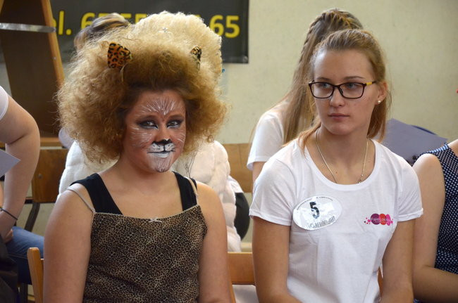 Zwyciężyła fryzura w kształcie łabędzia (zdjęcia)