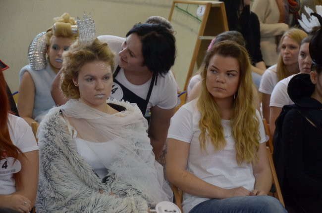 Zwyciężyła fryzura w kształcie łabędzia (zdjęcia)