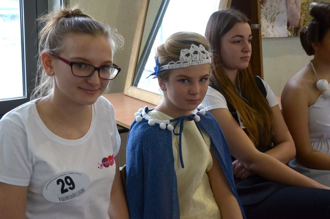 Zwyciężyła fryzura w kształcie łabędzia (zdjęcia)