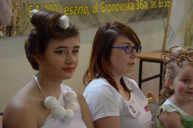 Zwyciężyła fryzura w kształcie łabędzia (zdjęcia)