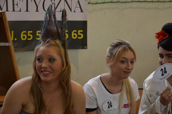 Zwyciężyła fryzura w kształcie łabędzia (zdjęcia)