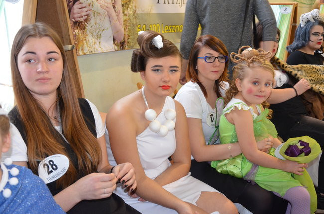 Zwyciężyła fryzura w kształcie łabędzia (zdjęcia)