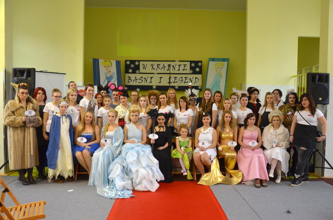 Zwyciężyła fryzura w kształcie łabędzia (zdjęcia)