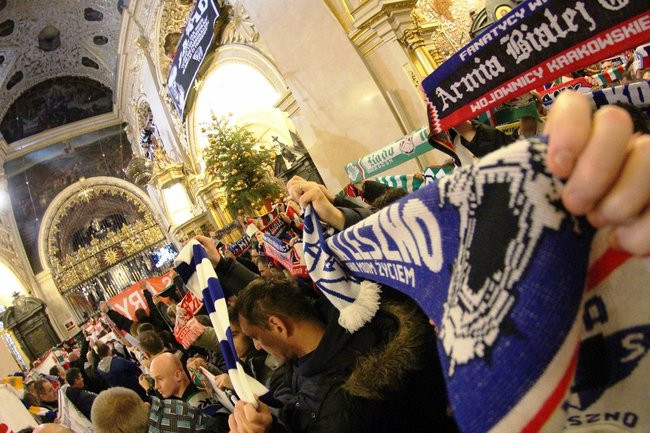 Kibice Unii Leszno na Jasnej Górze (zdjęcia)